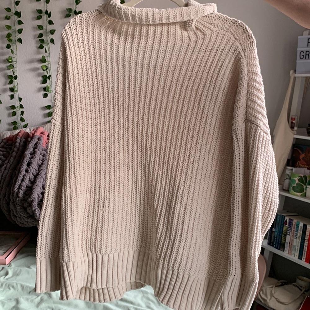 Aerie Cream/Ivory Sweater - very soft and cozy!